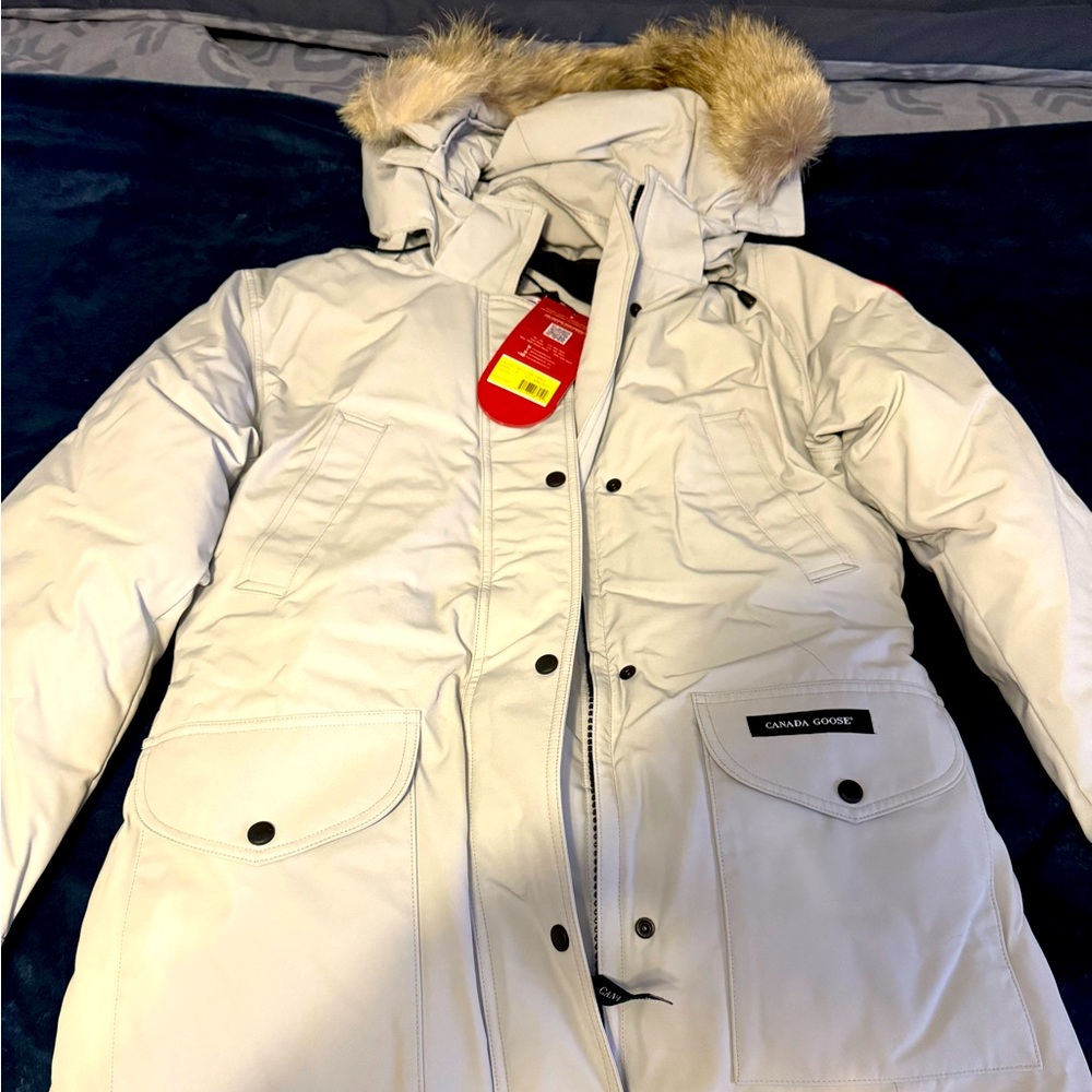 NWT Canada Goose Trillium Parka Size Largee